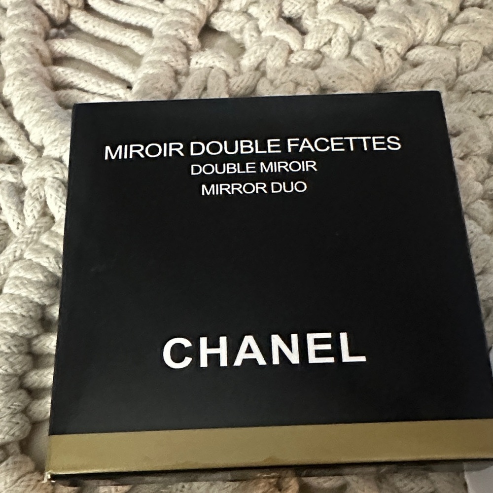 CHANEL Miroir Double Facettes in White and Black - Picture 2 of 10